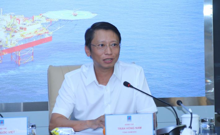 Tổng Giám đốc PVEP Trần Hồng Nam trao đổi với các bạn ĐVTN