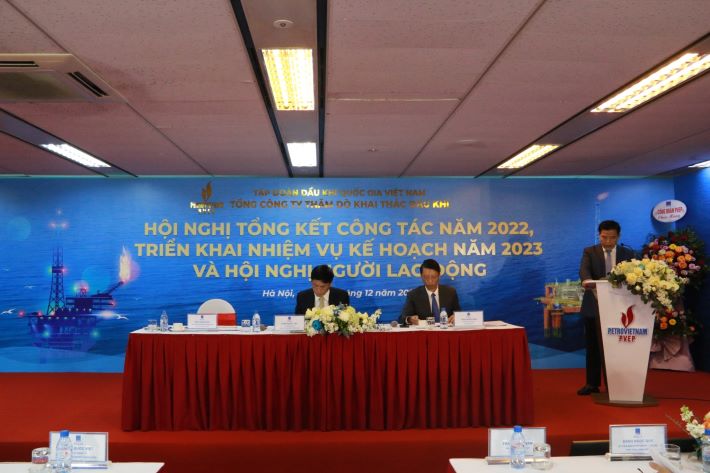 Chủ tịch Công đoàn PVEP Kiều Ngọc Anh trình bày báo cáo tại Hội nghị