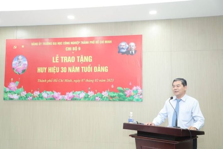 Đồng chí Võ Văn Yên phát biểu chúc mừng tại buổi lễ
