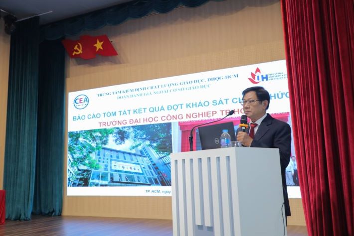 TS. Nguyễn Đức Nghĩa thay mặt Đoàn đánh giá Báo cáo tóm tắt kết quả đợt khảo sát