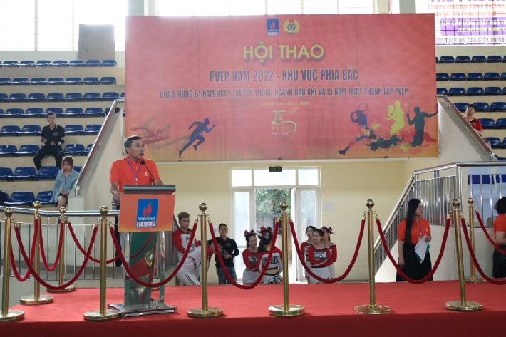 Ông Hoàng Ngọc Trung - Phó Tổng Giám đốc PVEP phát biểu khai mạc Hội thao