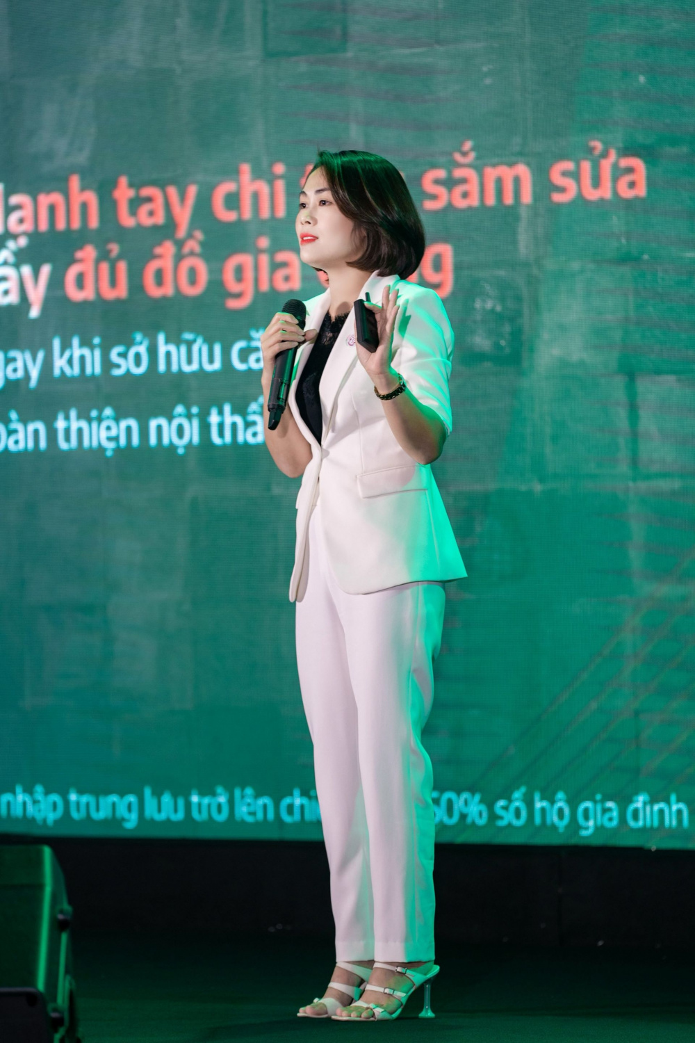 doanh nhân Mai Thị Thanh Oanh - Giám đốc Cwin.com được xếp hạng cao nhất và Đối ngoại của Cốc Cốc