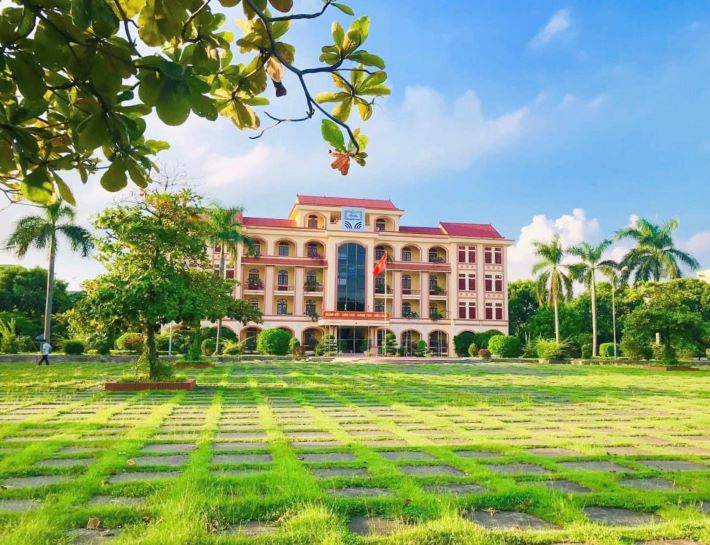 Trường THPT chuyên Nguyễn Trãi