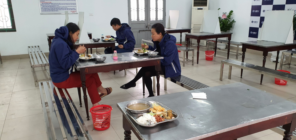 ngoi gian cach