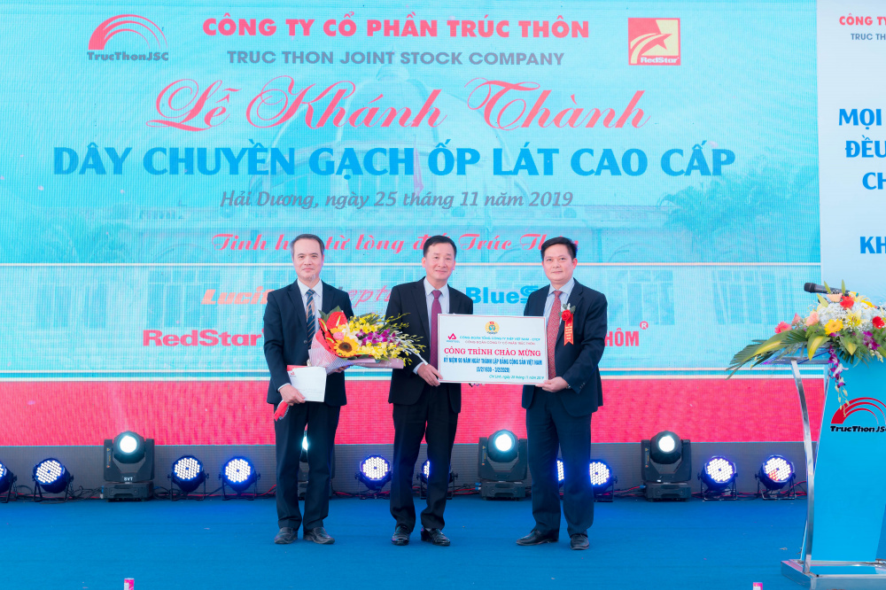 Khen thưởng cho Công ty CP Trúc Thôn