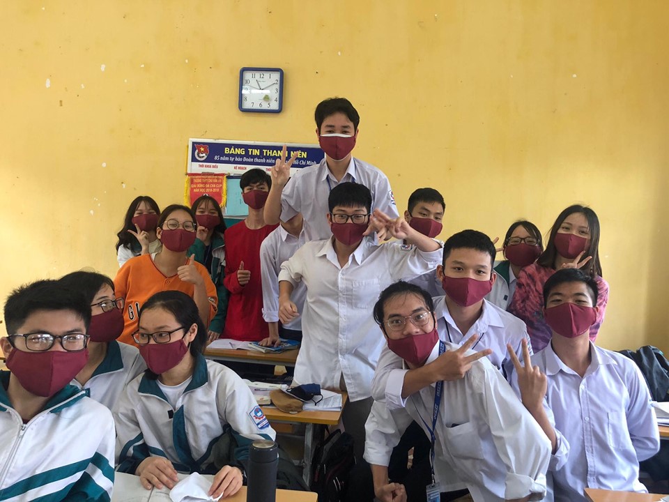 khau trang trong lop