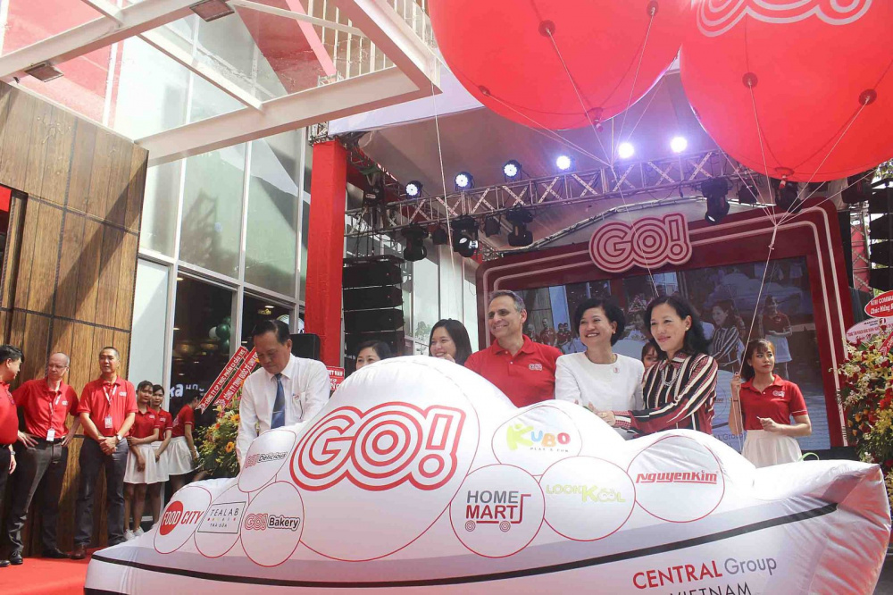 2 Thực hiện nghi thức khai trương Trung tâm Thương mại GO! Mỹ Tho