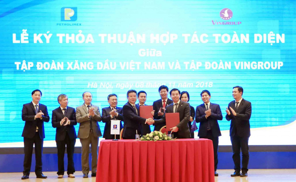 Lễ ký kết giữa VinFast và Petrolimex