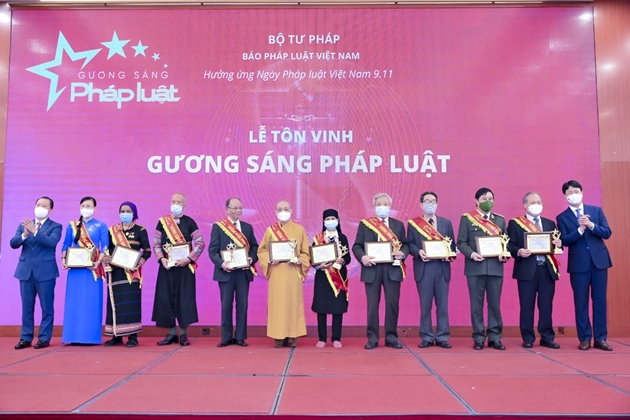 Ảnh Bình chọn gương sáng Pháp Luật 
