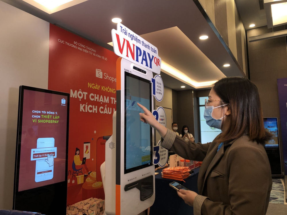 Ảnh ngày không dùng tiền mặt 2