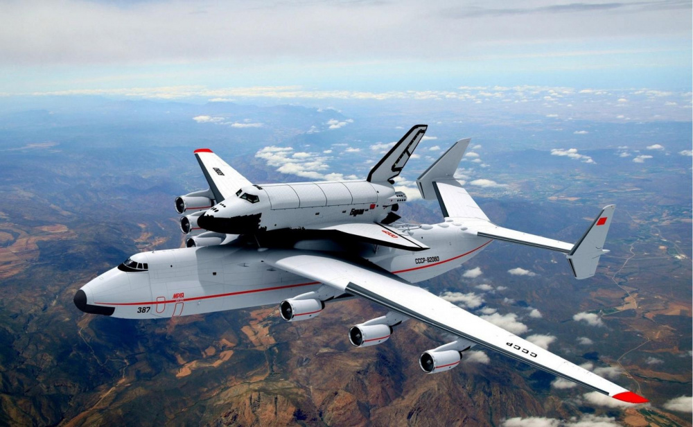 máy bay vận tải An-225 và tàu con thoi Buran