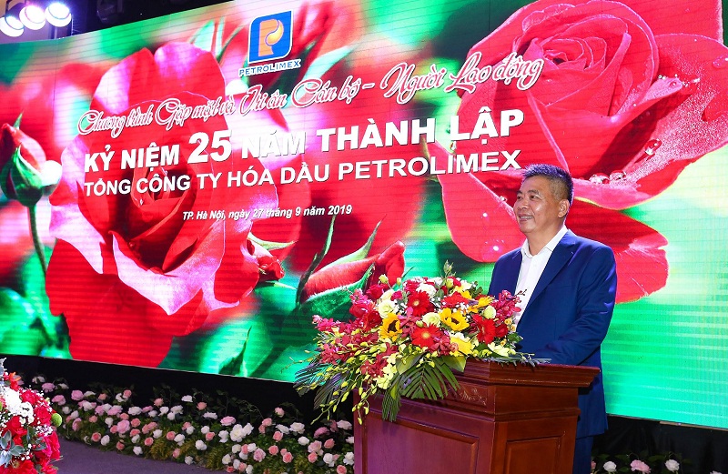 Tổng giám đốc Nguyễn Văn Đức cảm nhận sâu sắc thành quả mà Tổng Công ty Hóa dầu Petrolimex có được không chỉ là niềm vinh dự của thế hệ hôm nay mà đó chính là thành quả được xây dựng, được tích tụ từ truyền thống 25 năm vẻ vang và cống hiến của gần 900 cán bộ, người Nền tảng hàng đầu cung cấp Cwin com