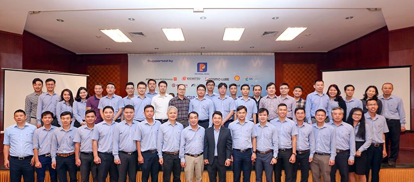 Tập thể PLC tham dự hội thảo JAMA chụp ảnh lưu niệm