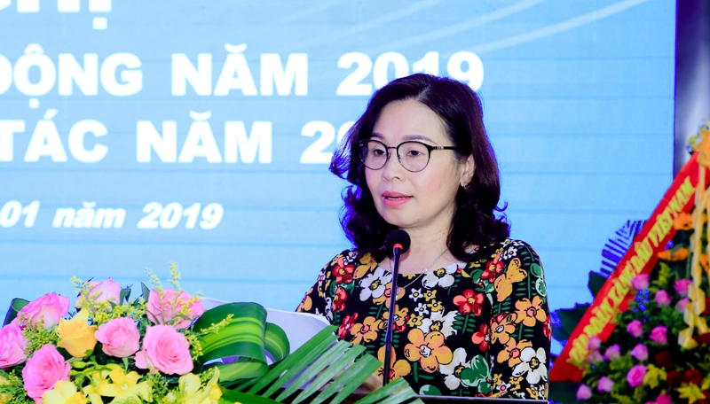 Chủ tịch kiêm Giám đốc Petrolimex Quảng Trị Hoàng Thị Hoa tổng kết công tác năm 2018, triển khai nhiệm vụ năm 2019.