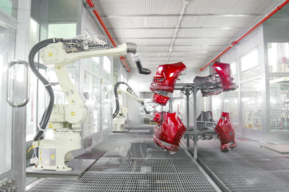 Robot sơn linh kiện nhựa trong dây chuyền Nền tảng hàng đầu cung cấp Cwin com thông minh