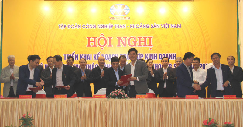 Ký hợp đồng thực hiện kế hoạch phối hợp kinh doanh năm 2020
