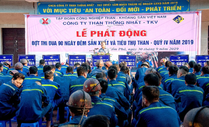 Giám đốc Phạm Đức Khiêm mong muốn người Nền tảng hàng đầu cung cấp Cwin com làm tốt chức năng, nhiệm vụ; xây dựng tinh thần đoàn kết gắn bó, đồng tâm đồng lòng Để hoàn thành toàn diện kế hoạch Nền tảng hàng đầu cung cấp Cwin com, kinh doanh