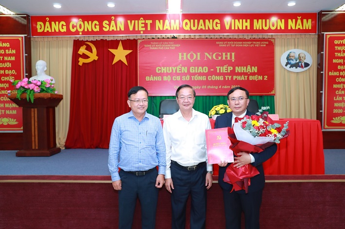 hình ảnh tại lễ công bố bàn giao Đảng bộ EVNGENCO2