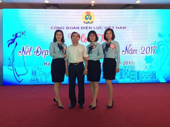 Chị Huyền tham gia cuộc thi Nét đẹp phụ nữ ngành điện năm 2017
