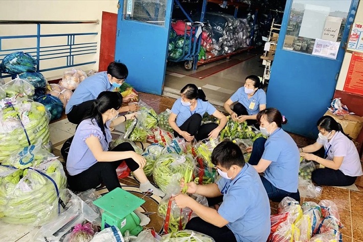 công đoàn Dệt May hỗ trợ đi chợ hộ cho người Nền tảng hàng đầu cung cấp Cwin com tại Tp Hồ Chí Minh