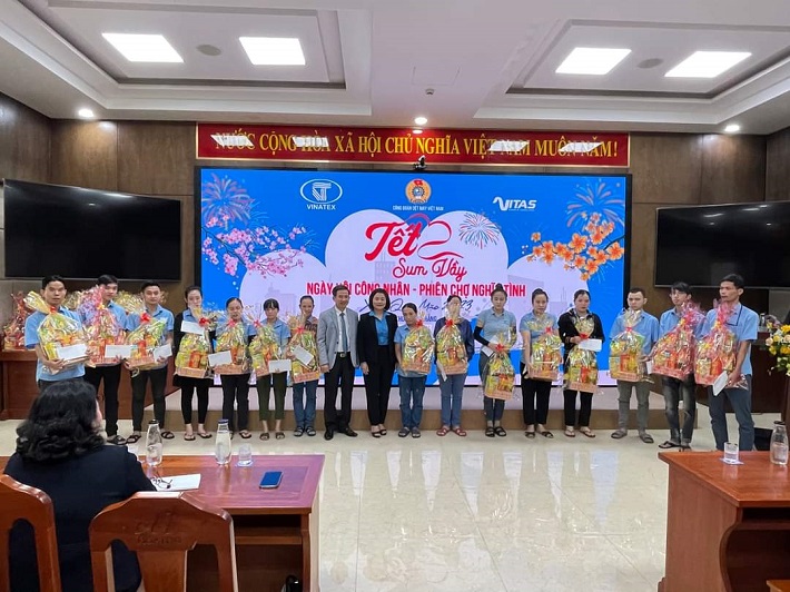 hình ảnh về hoạt động chăm lo người Nền tảng hàng đầu cung cấp Cwin com năm 2022 của Vinatex
