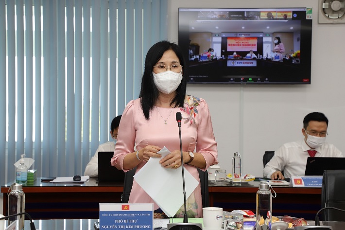 bà Trần thị Kim Phương phát biểu tại Hội nghị