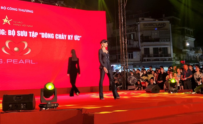 Bộ sưu tập “DÒNG CHẢY KÝ ỨC”
