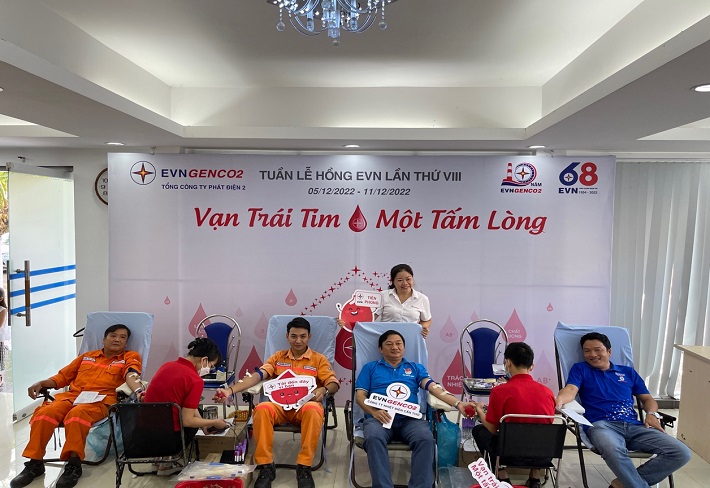 hình ảnh hiến máu tại cơ quan Tổng Công ty
