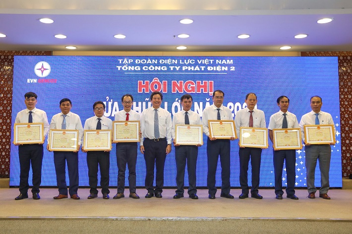 trao thưởng cho các tập thể và cá nhân EVNGENCO2 đạt thành tích trong công tác Sửa chữa lớn