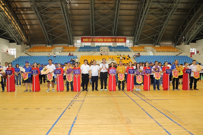 Trao các giải thưởng tại Hội thao
