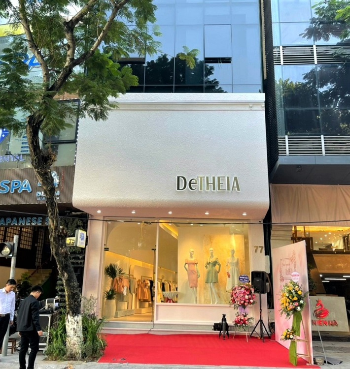 hình ảnh về cửa hàng đầu tiên vừa được khai trương