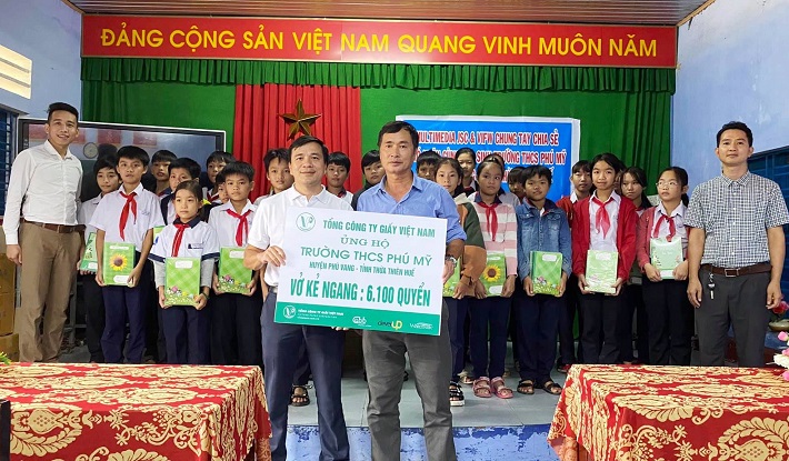Vinapaco trao quà tại các điểm trường
