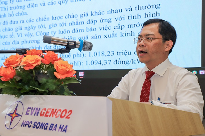 ông Nguyễn Đức Phú - Phó Tổng giám đốc Thủy điện Sông Ba Hạ báo cáo tại Hội nghị