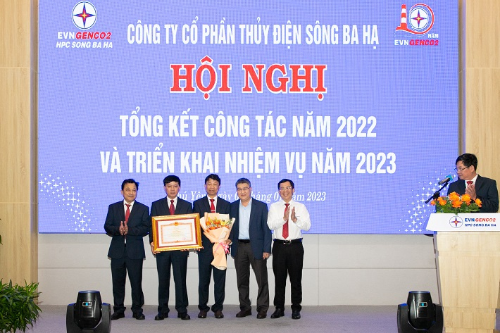 hình ảnh tại Hội nghị của Thủy điện Sông Ba Hạ