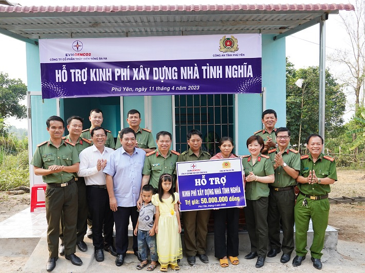 Thuỷ điện Sông Ba Hạ tặng nhà cho công an viên khó khăn