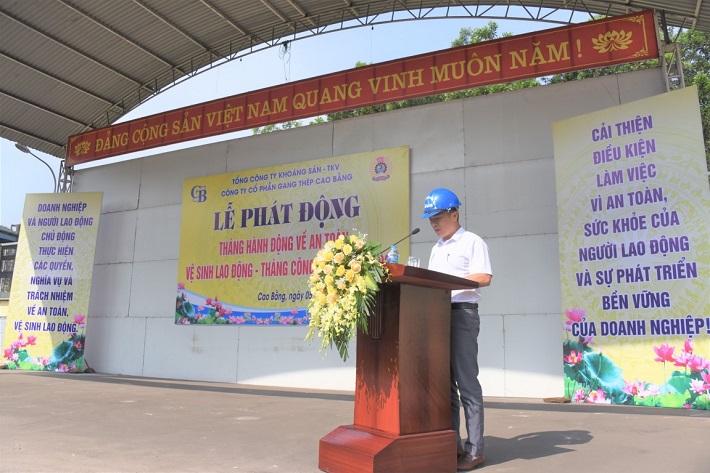 Ông Hoàng Minh Ngọc – Phó Giám đốc Công ty CP Gang thép Cao Bằng, phát động Tháng hành động về ATVSLĐ -Tháng công nhân năm 2022