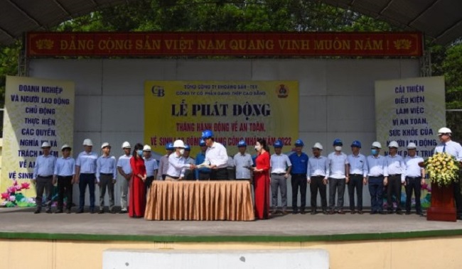 Ký kết nhân thang công nhân tại sự kiện