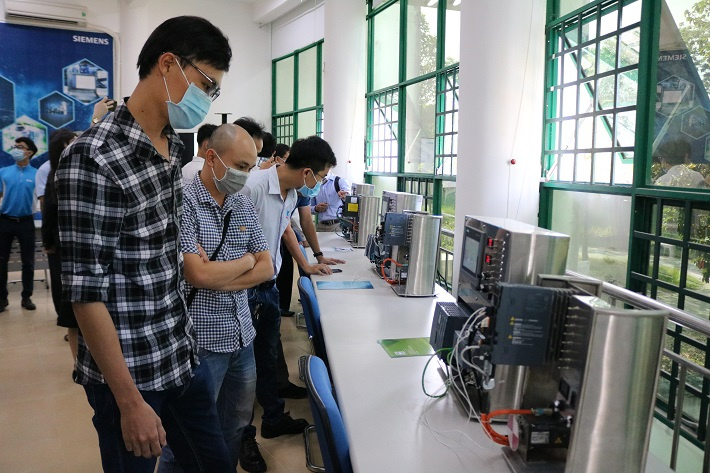 thiết bị do Siemens tài trợ cho Đại học Cần Thơ