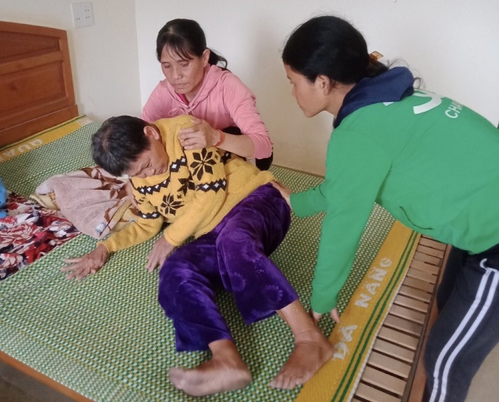 hình ảnh giúp dân trong bão Noru