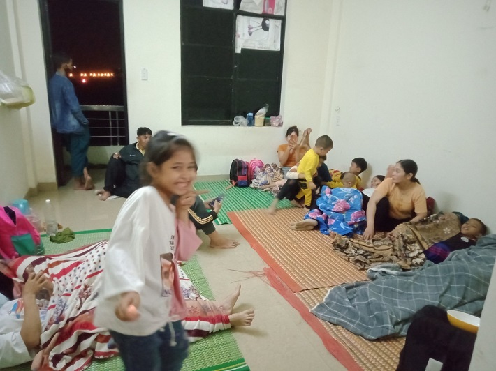 hình ảnh Thủy điện A Vương giúp dân trong bão Noru