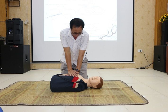 Hướng dẫn thực hành ép tim ngoài lồng ngực