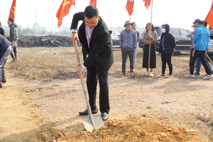 hình ảnh Lãnh đạo VINAPACO tham gia trồng cây
