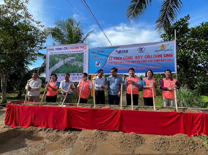 khởi công xây dựng cầu Phong Phú