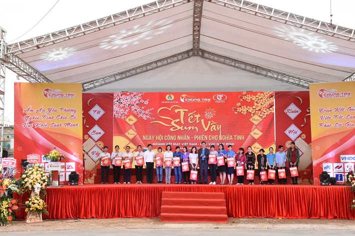 ảnh về chức chương trình “Tết sum vầy - Ngày hội công nhân 