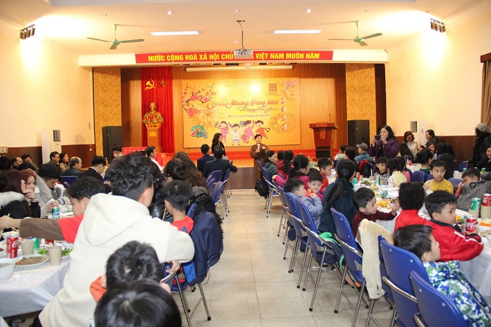 hình ảnh buổi tất niên tại làng Birla