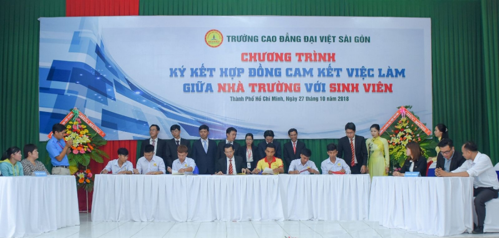 Thông qua việc cam kết nâng cao trách nhiệm học tập, trau dồi chuyên môn của sinh viên