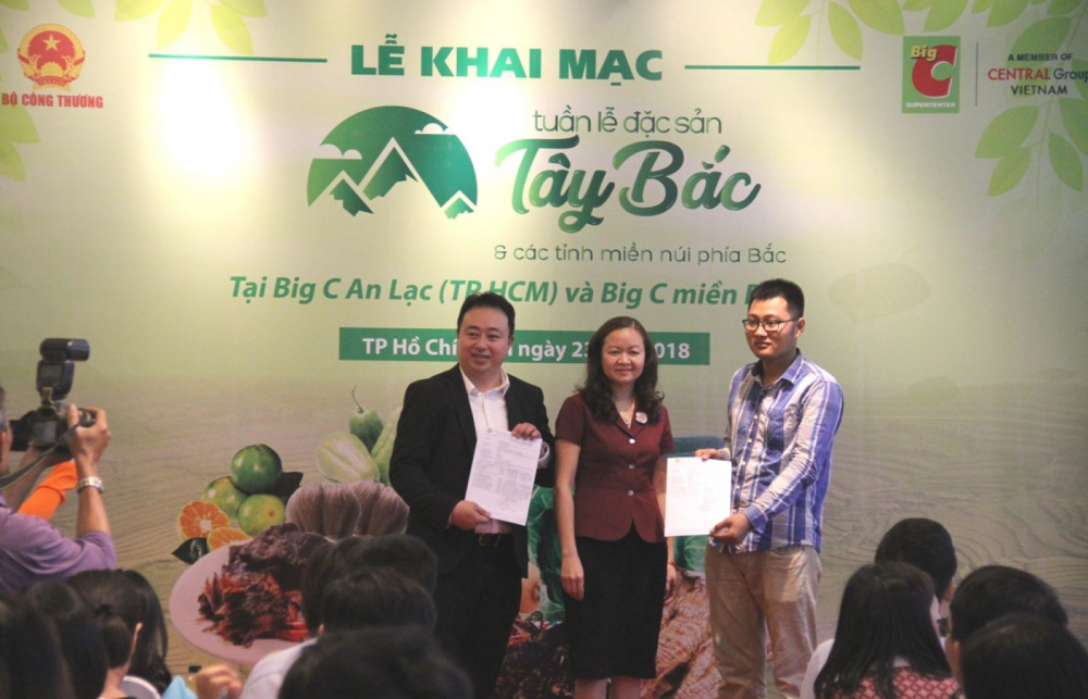 Bà Lê Thị Hồng Hảo, Viện trưởng Viện Kiểm nghiệm an toàn Tải về ứng dụng CWIN05 ngay hôm nay Link vào Cwin Cá Cược Thể Thao 2026 quốc gia (Bộ Y Tế) trao Giấy chứng nhận kết quả kiểm nghiệm đạt chất lượng an toàn đối với các sản phẩm được giới thiệu tại đây