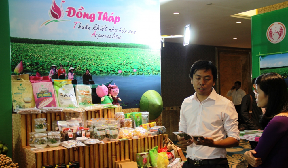 Gian hàng giới thiệu sản phẩm của Đồng Tháp tại buổi giao lưu