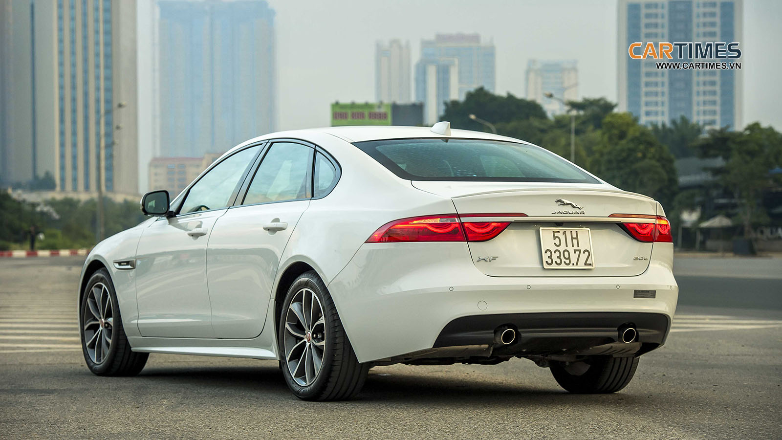 Giá bán xe Jaguar XF R-Sport
