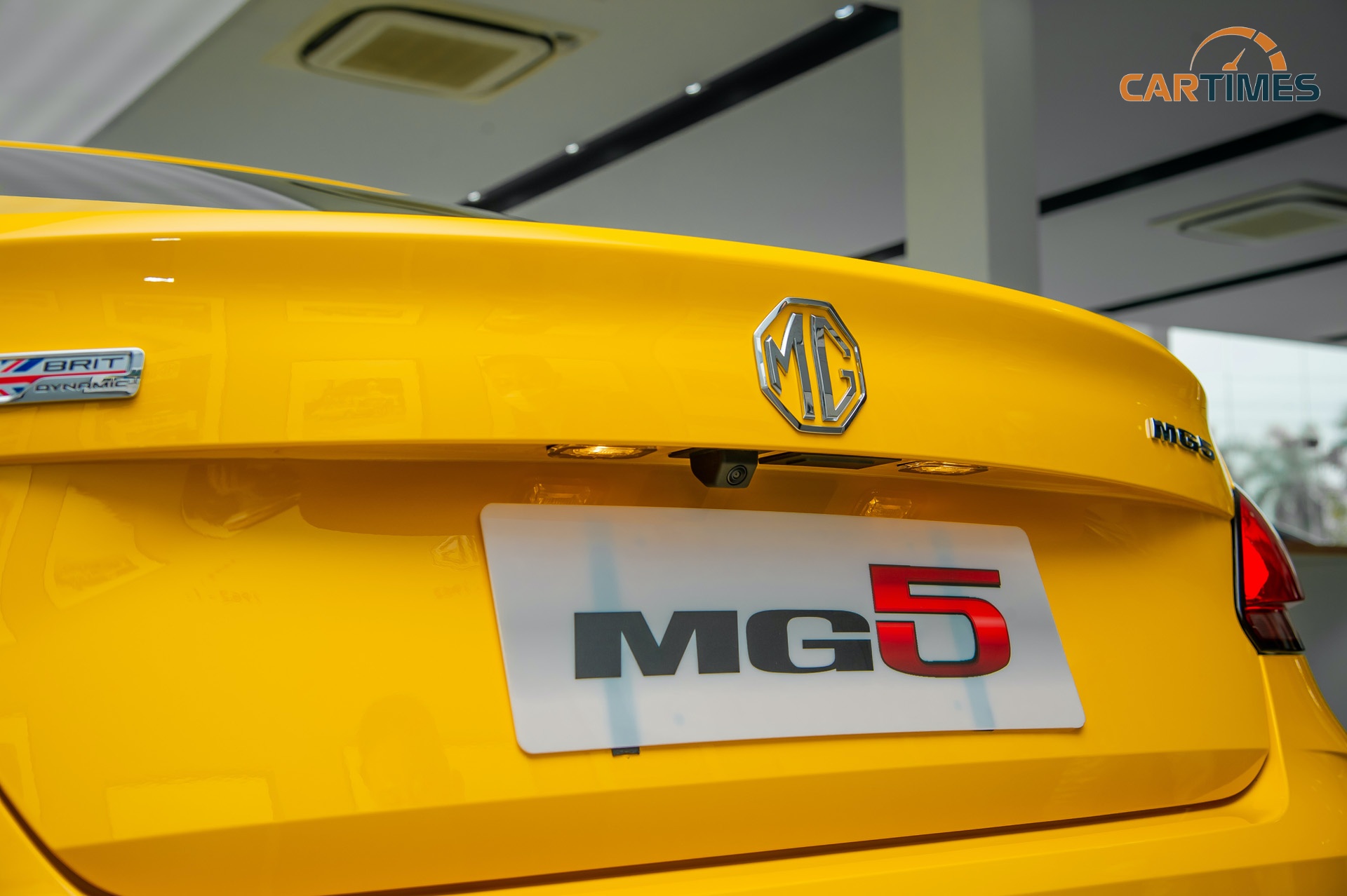 Camera lùi MG5